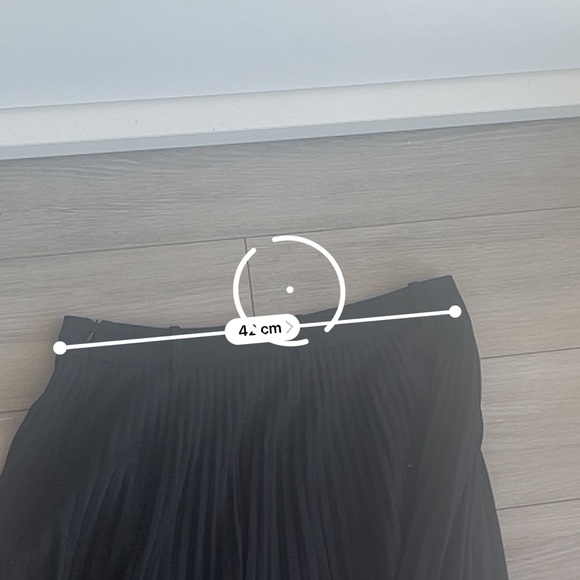 Beautiful pleated skirt from Zara. - Picture 5 of 5